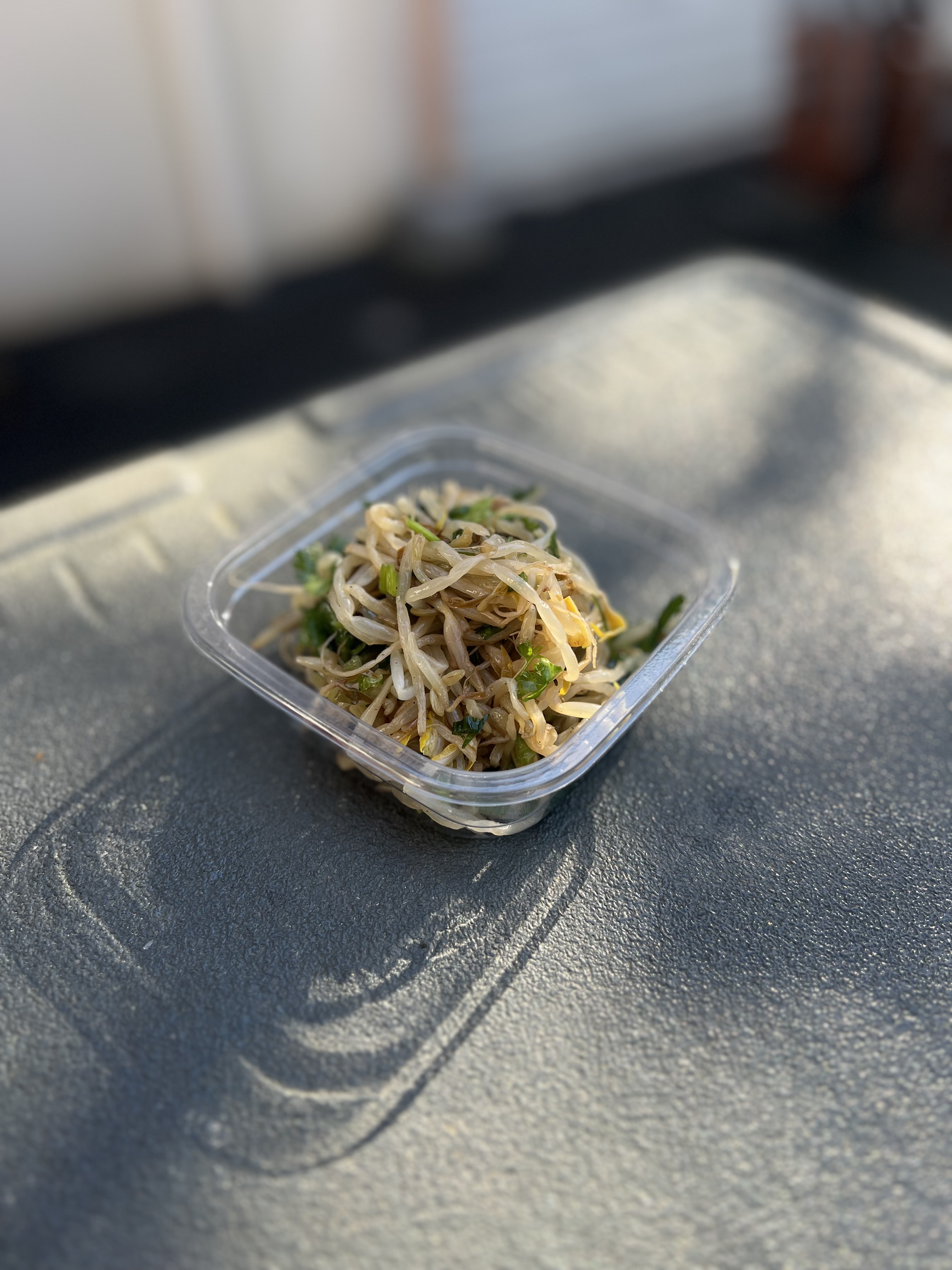 Bean sprouts salad